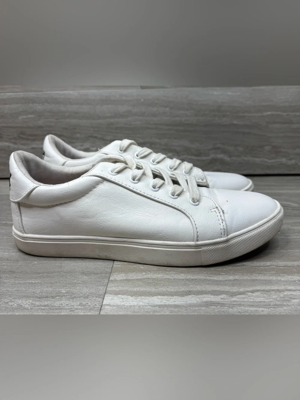 Betsey Johnson Boom White Leather Sneakers Womens Size 9